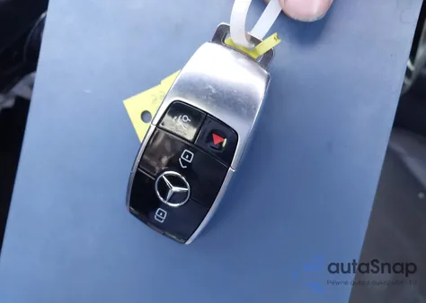 2022 Mercedes-Benz E 350 z USA, uszkodzony, nr VIN W1KZF8DB1NB096223